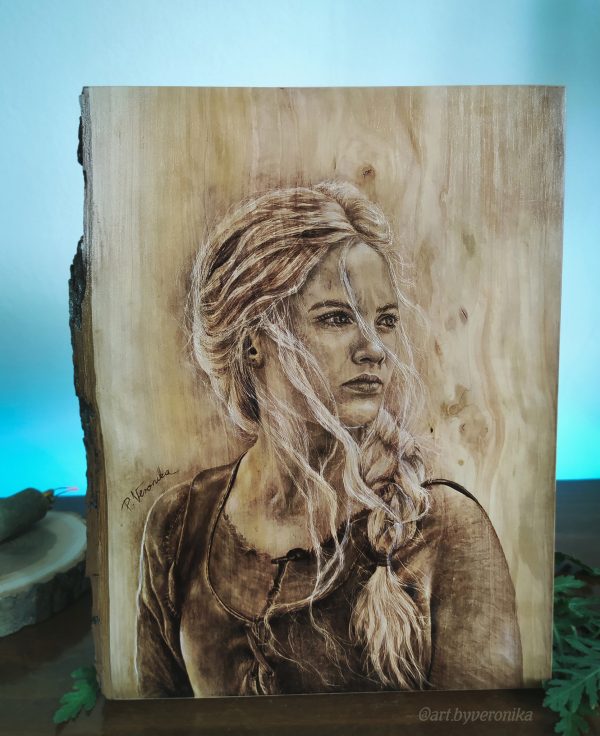 Ciri from The Witcher (Netflix) - 20x26 cm Pear wood