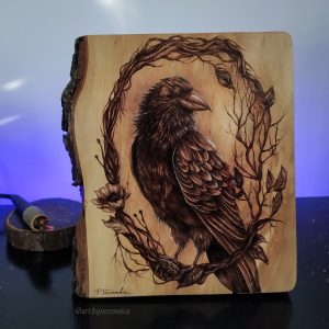 Raven - 21x25 cm Pear wood